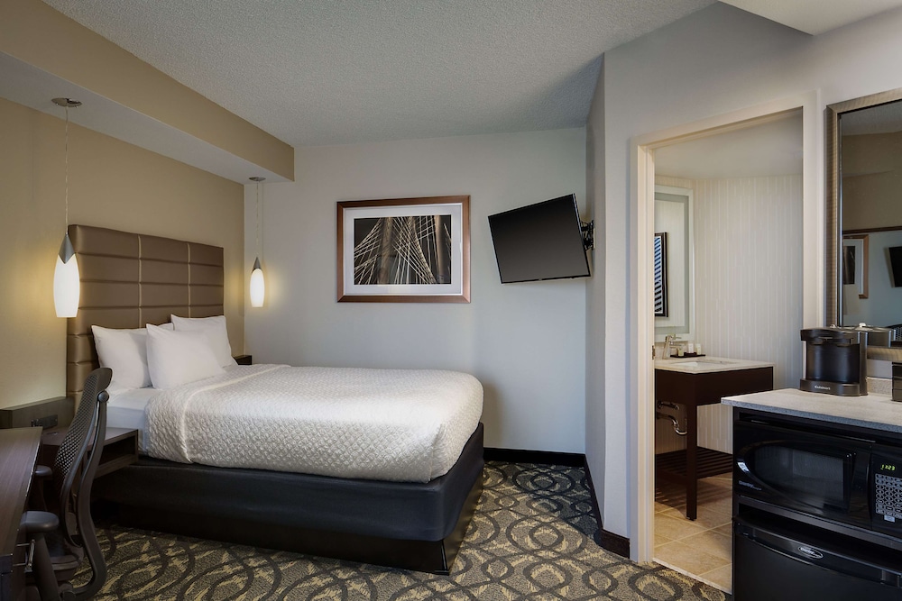 Standard Room, 1 Queen Bed photo 1