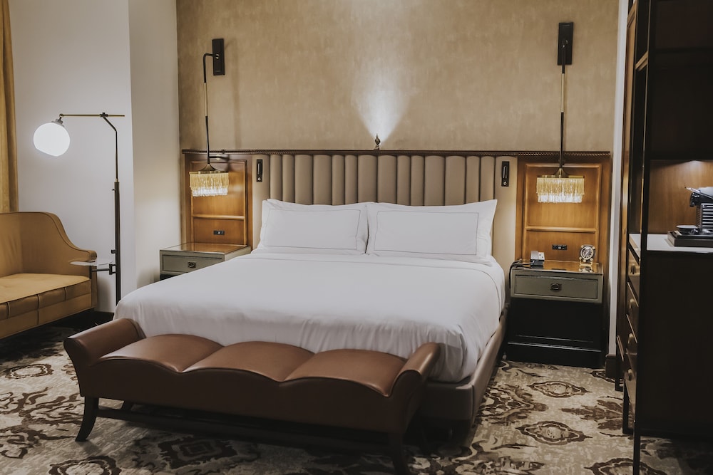 Room, 1 King Bed (Falcon View) - Photo 2