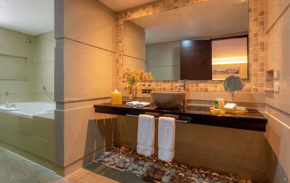 Executive Twin Room - Photo 16