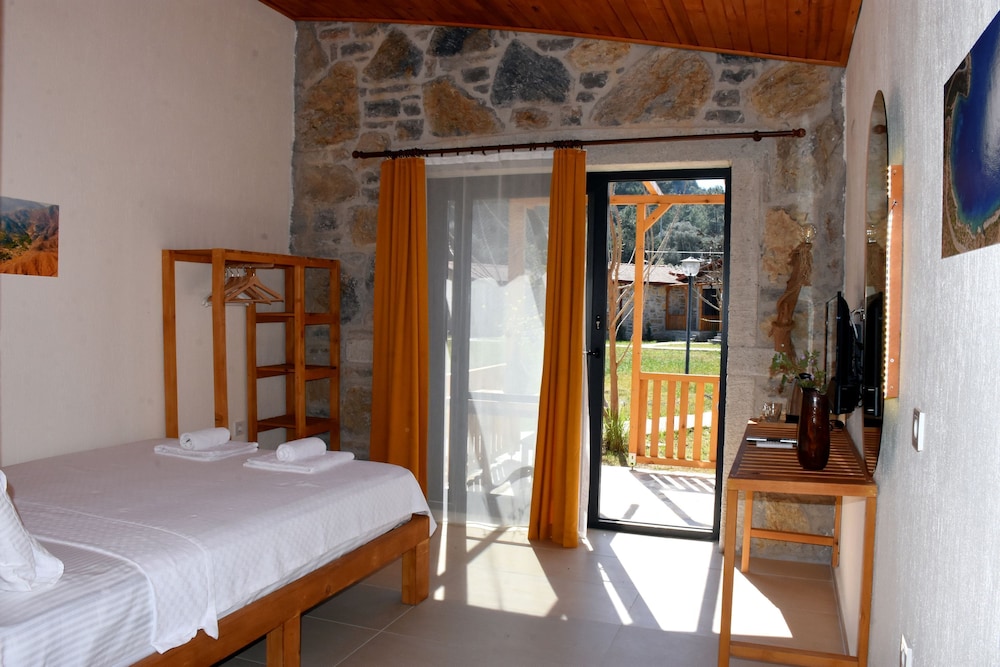 Deluxe Room, 1 Bedroom, Non Smoking, Garden View