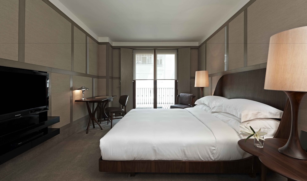 Superior Room, 1 King Bed photo 2
