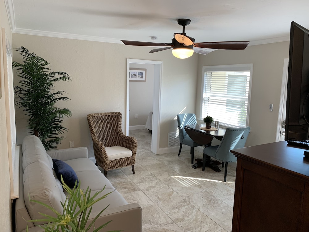 Junior Suite, 1 Queen Bed with sofa bed (Unit 4)