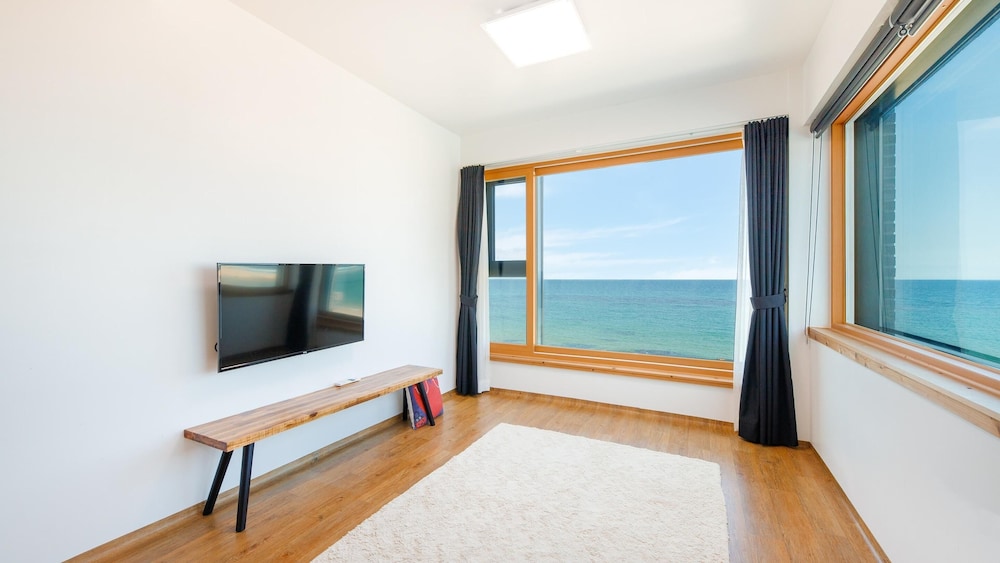 Basic Room, 1 Bedroom (301) - Photo 6