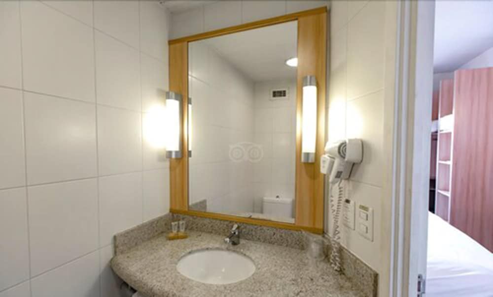 Room, Multiple Beds - Photo 9