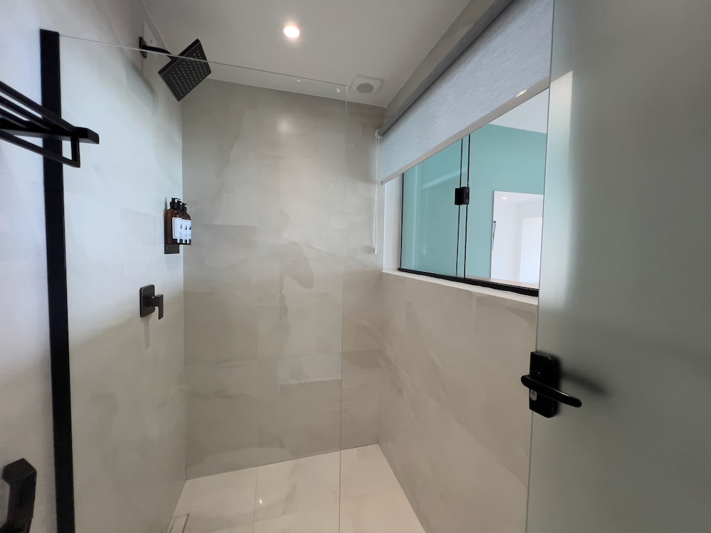 Deluxe Suite, 1 King Bed, Sea Facing