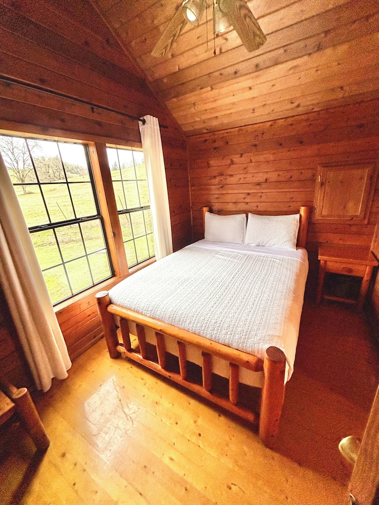 Deluxe Cabin, Mountain View