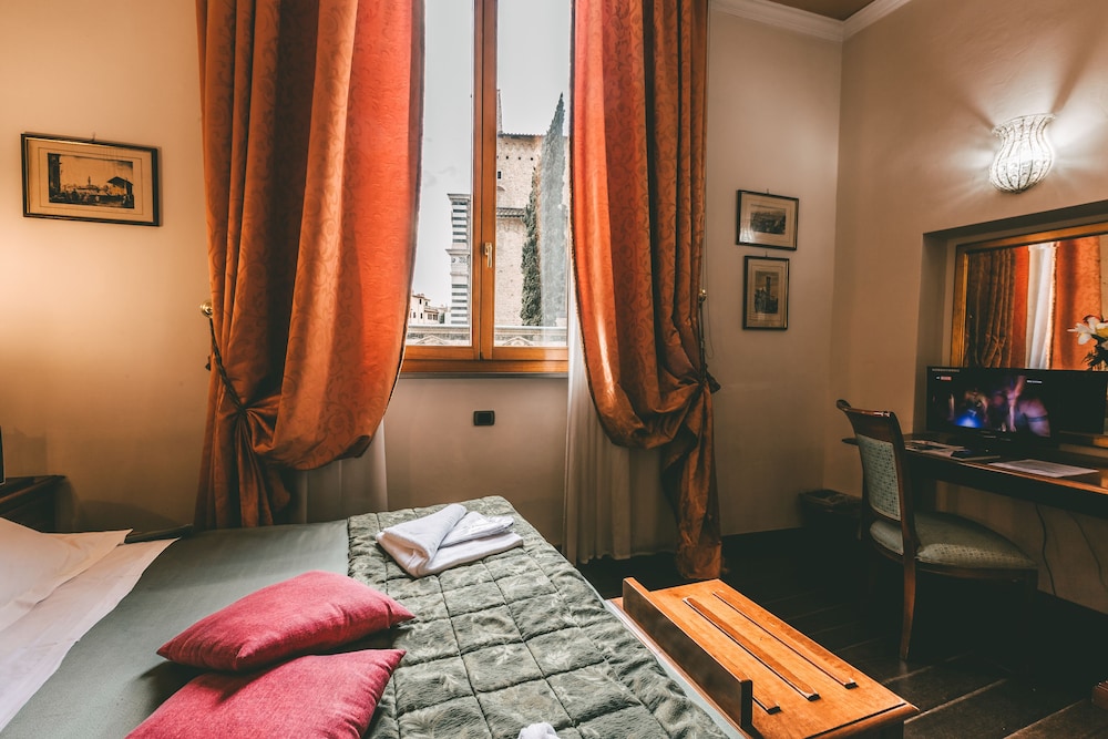 Superior Double or Twin Room thumbnail 5