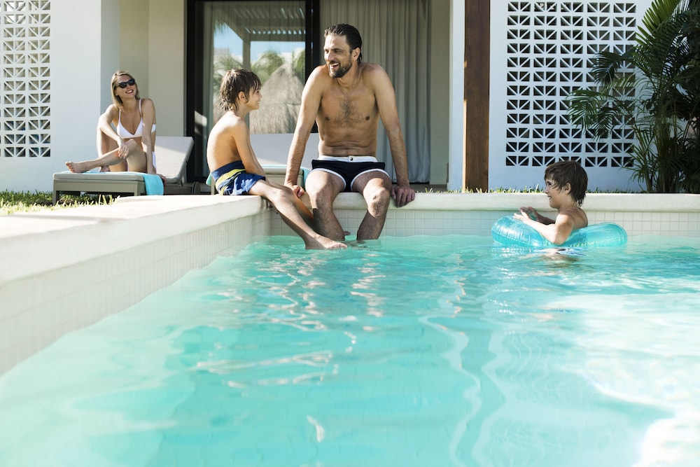 Pool Family Suite