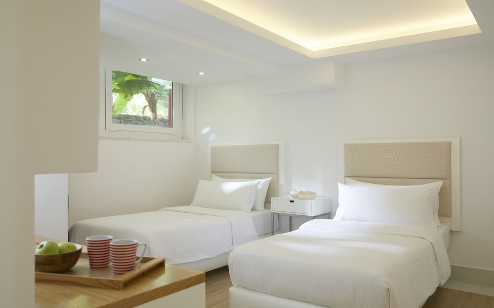 Four Bedroom Royal Villa with Private Pool and Hot Tub - Photo 6
