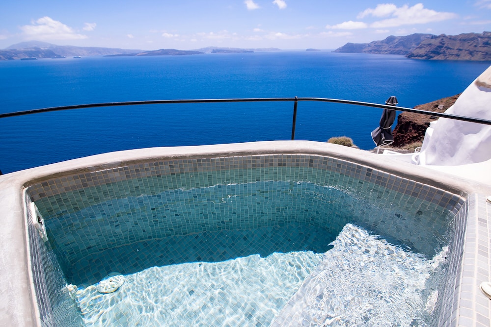Levanta Cave Suite with Caldera View & Hot Tub - Photo 9