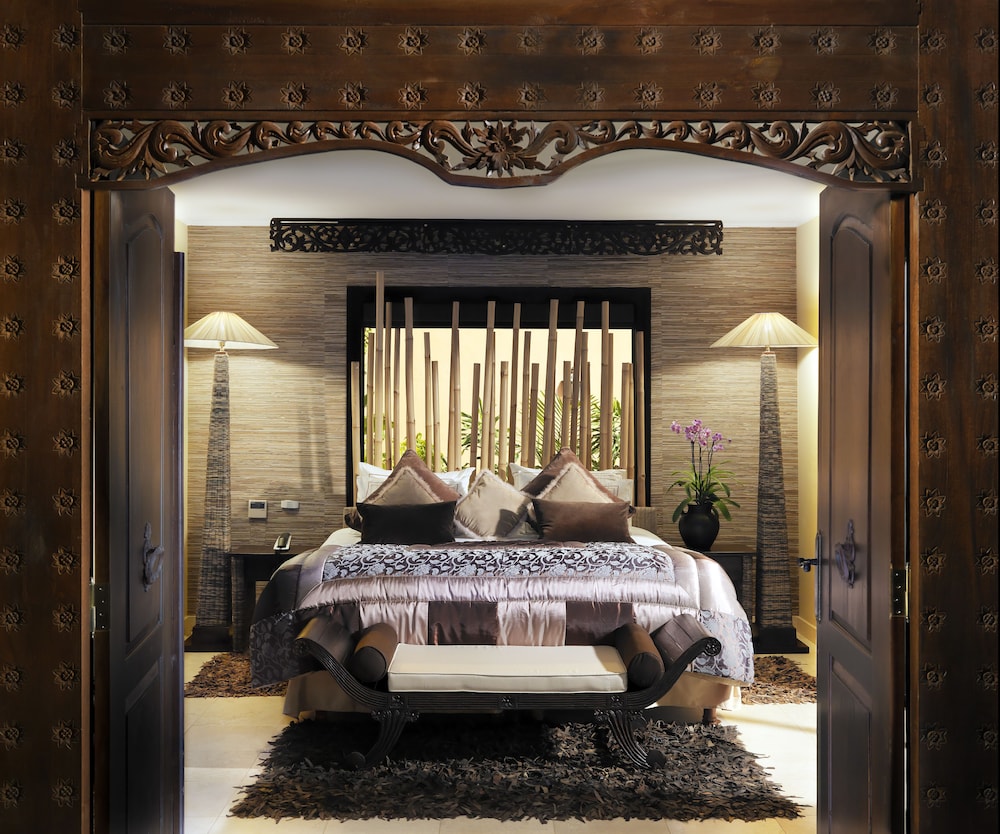 1 bedroom Grand Duchess Villa (with private heated pool)