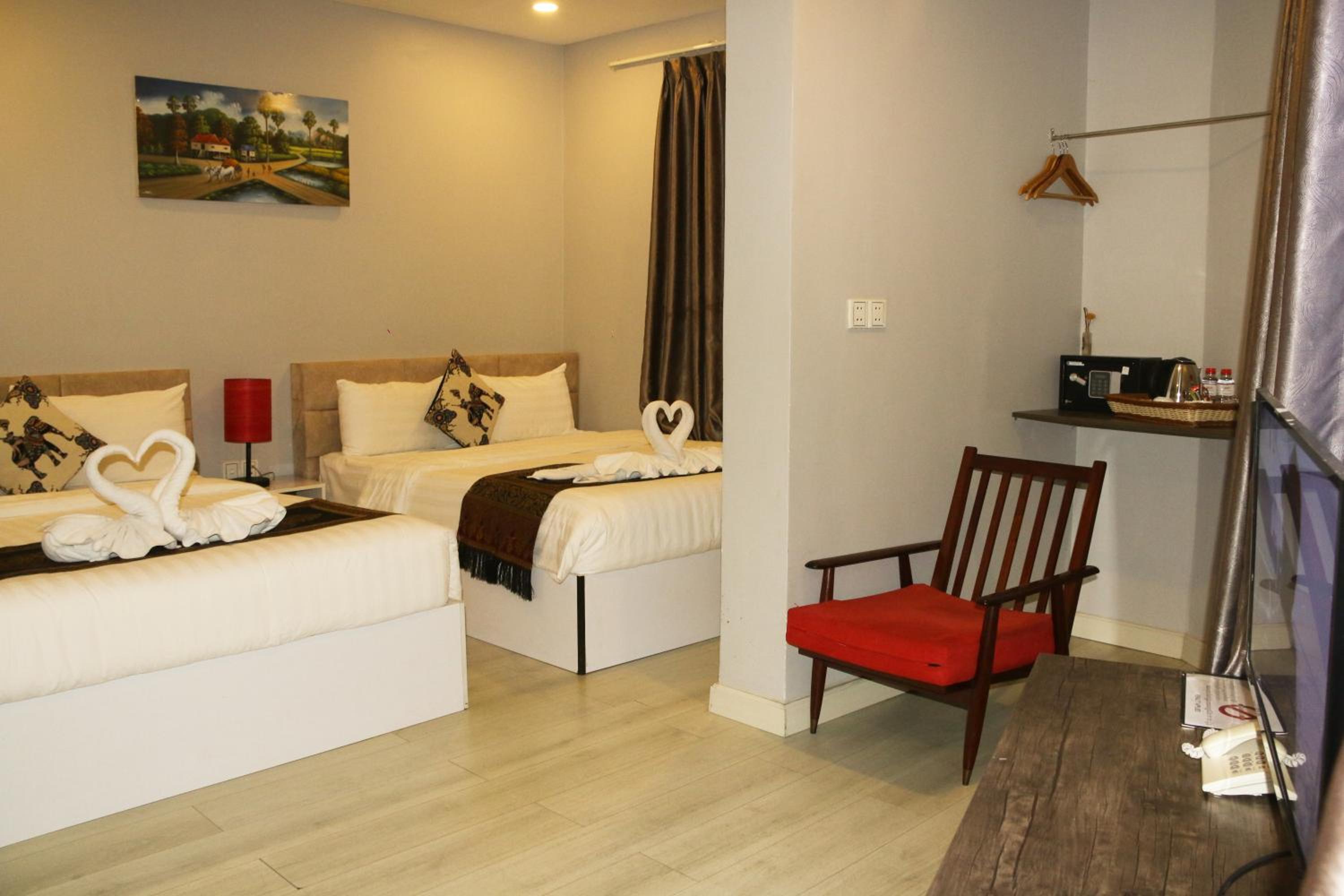 Superior Twin Room with Window photo 2