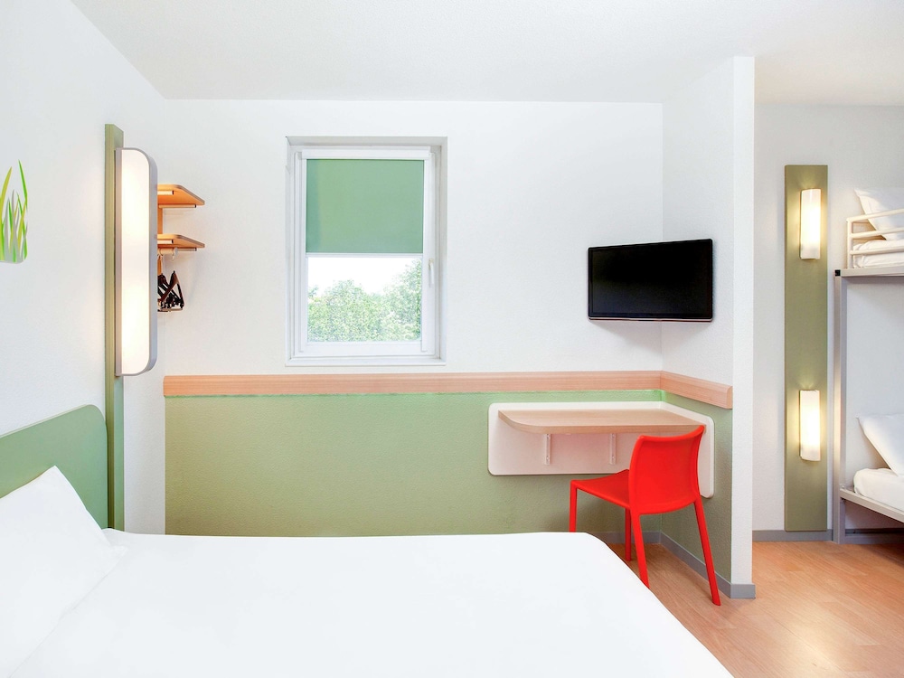Triple Room, Multiple Beds photo 3
