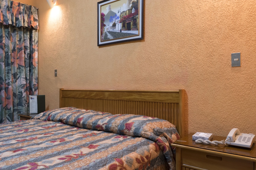 Standard Room, 1 King Bed photo 1