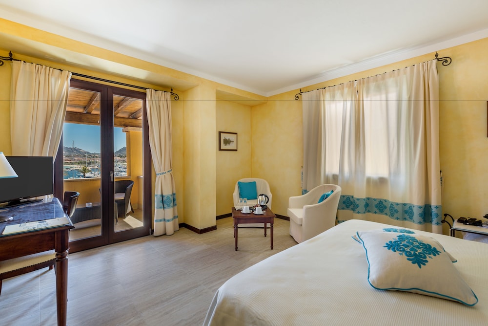 Junior Suite, 1 Double Bed, Harbor View, Oceanfront photo 3
