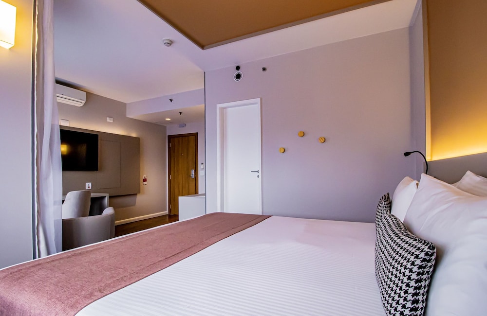 Premium Suite - Photo 1