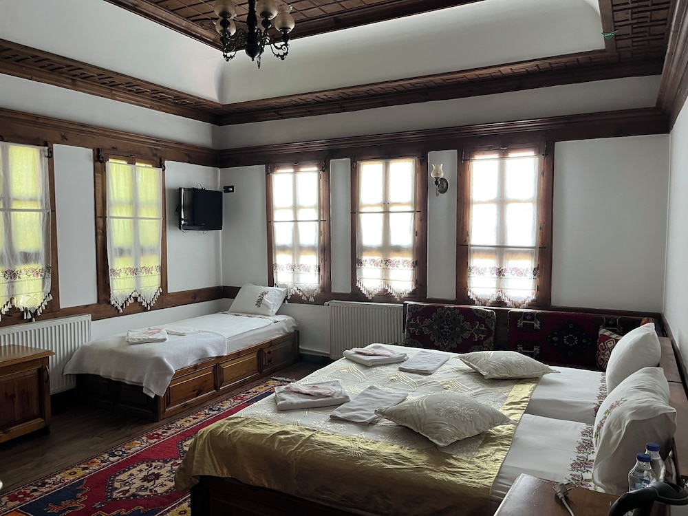 Deluxe Double or Twin Room, Multiple Beds photo 2