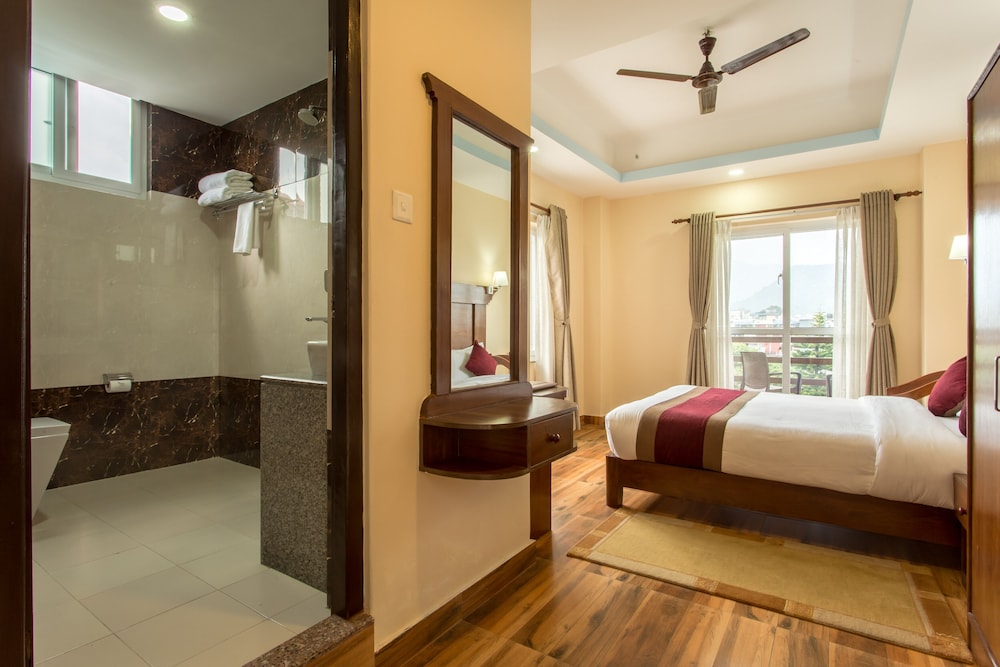 Deluxe Double Room, Balcony - Photo 4