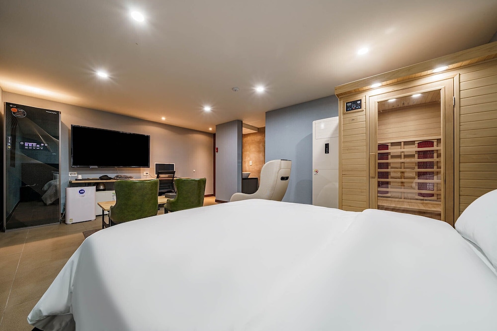 Royal Suite, 1 Queen Bed, Non Smoking, Sauna photo 1