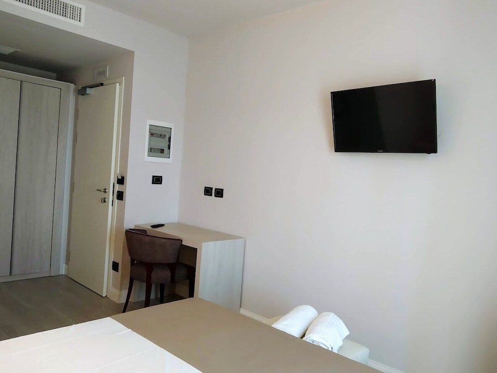 Business Double Room Single Use photo 2