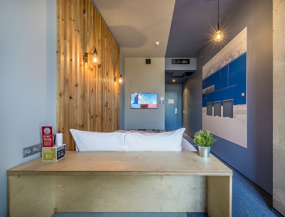 Standard Double Room Single Use photo 2