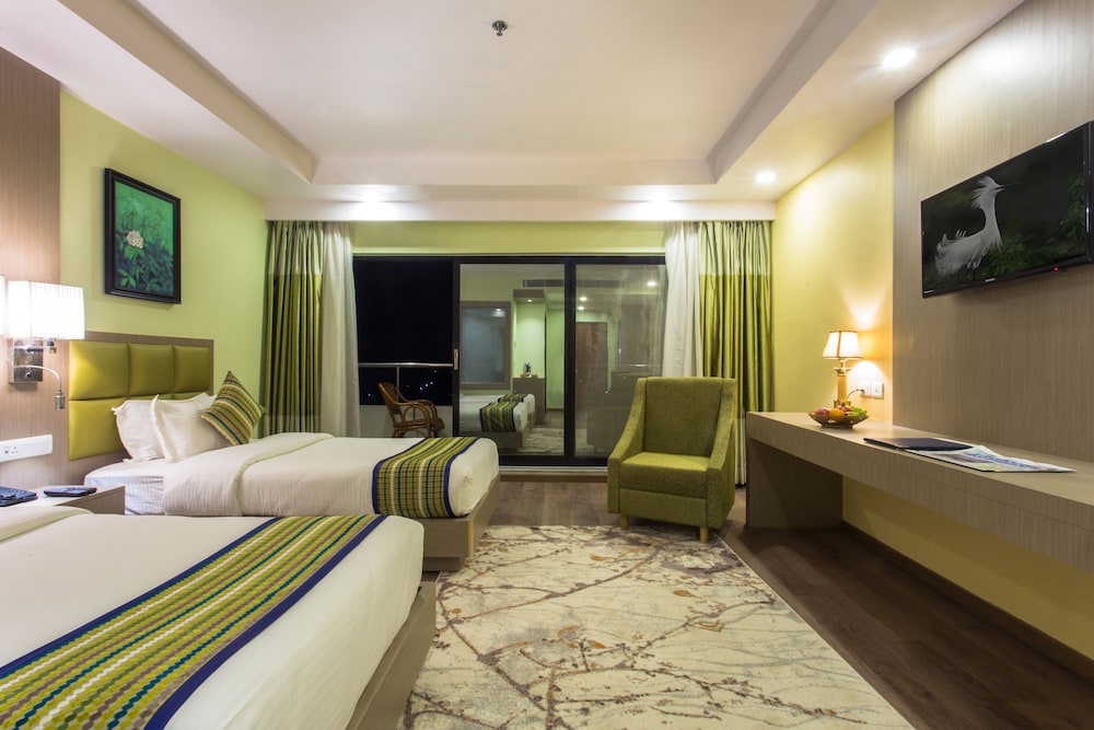 Deluxe Double or Twin Room, 1 Bedroom, Pool View photo 3