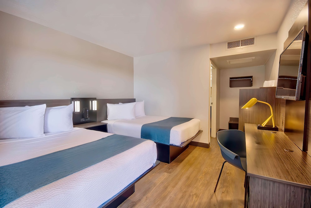 Standard Room, 2 Double Beds, Smoking