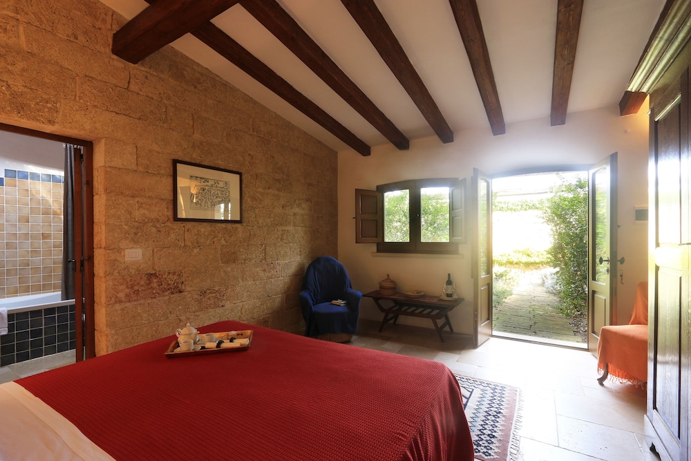 Deluxe Double or Twin Room, 1 King Bed, Annex Building photo 2