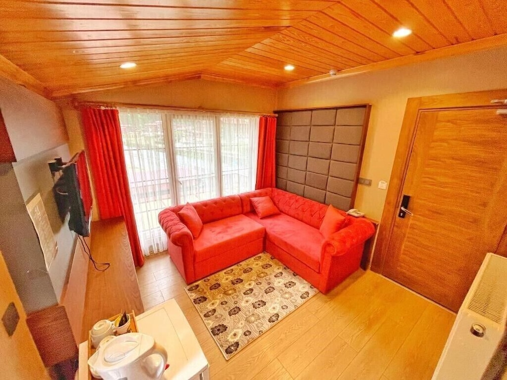 Luxury Suite, 2 Bedrooms, Mountain View