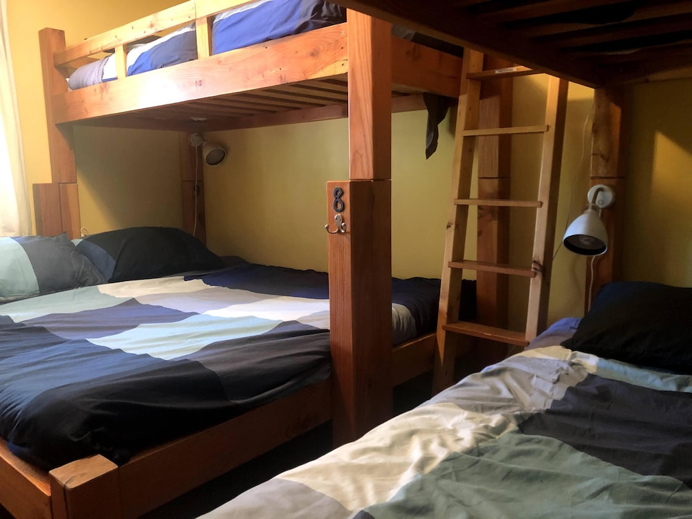 Family Room, Multiple Beds, Shared Bathroom (Cedar Family Room) photo 3