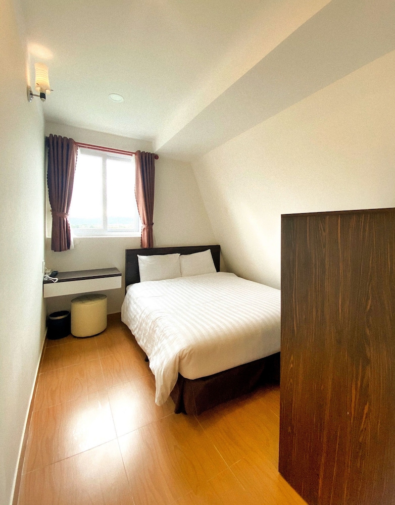 Day use 2 hours (extracharge for overnight stay)