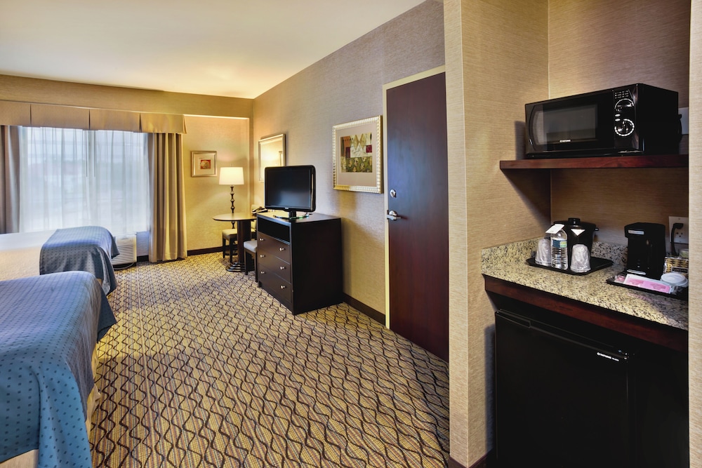 Standard Room, 2 Queen Beds, Accessible (Comm, Mobil, Roll-In Shower) - Photo 2