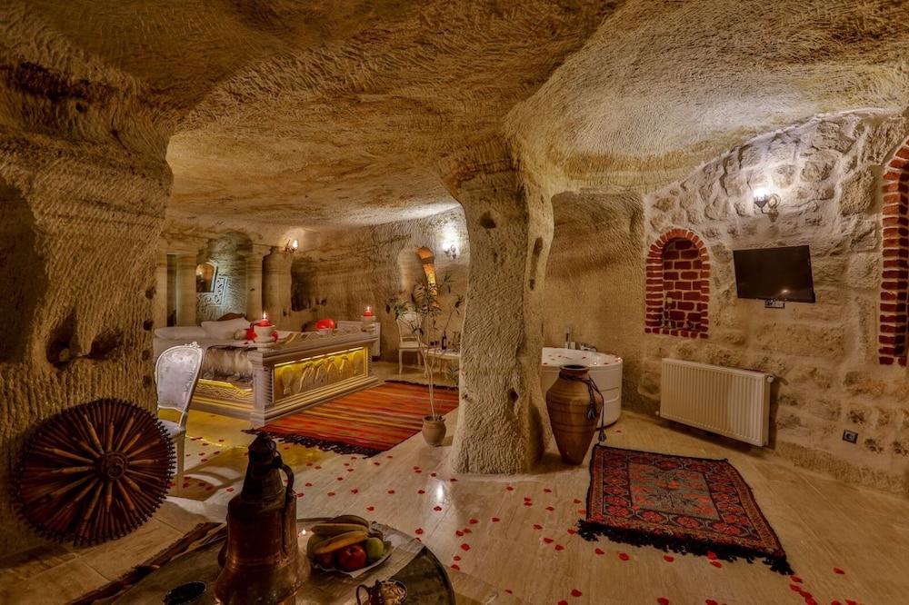 Luxury Suite, Jetted Tub, Courtyard Area - Photo 3