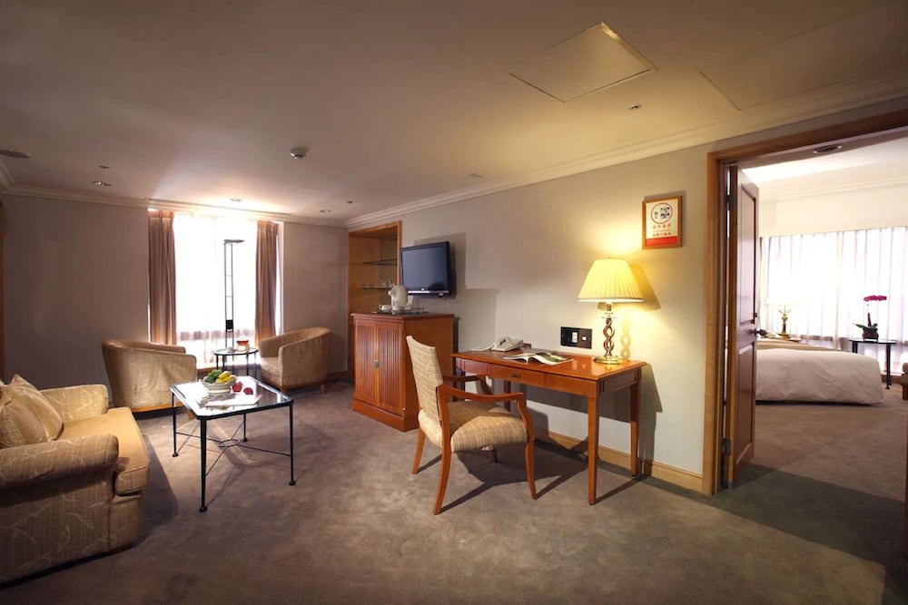 Suite, Corner photo 3