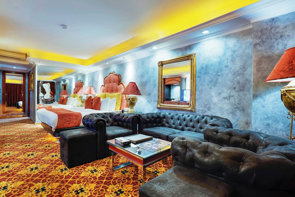 Standard Jacuzzi Suite - Photo 2