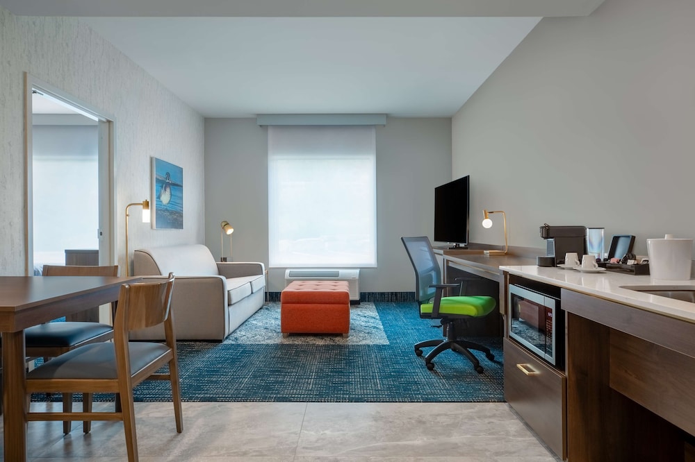Suite, 1 Queen Bed, Accessible, Bathtub - Photo 5