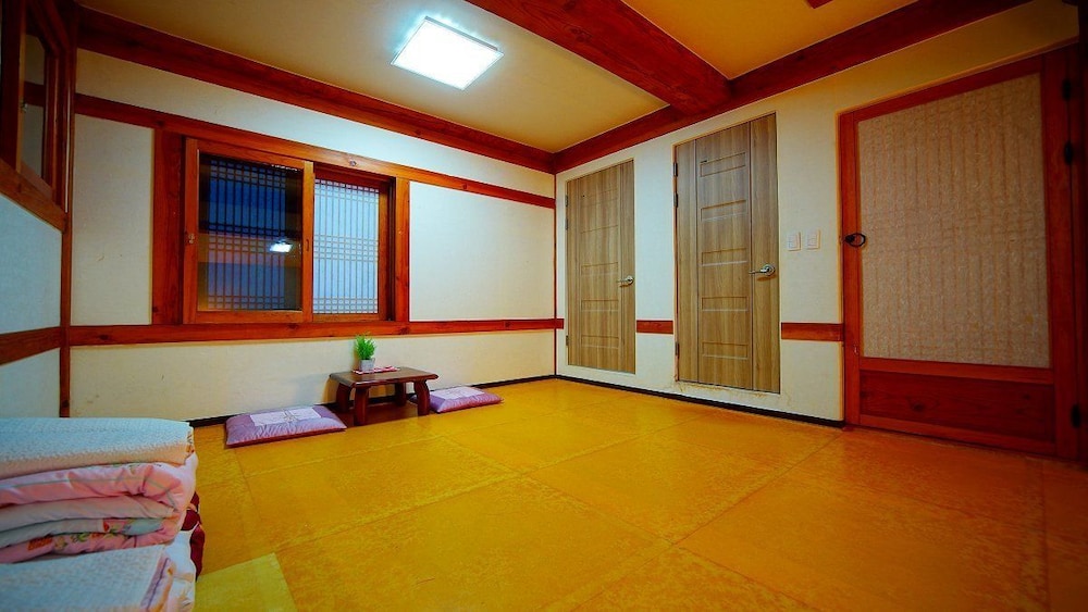 Triple Room, Non Smoking, Private Bathroom (2f, Ondol - B Type) photo 1