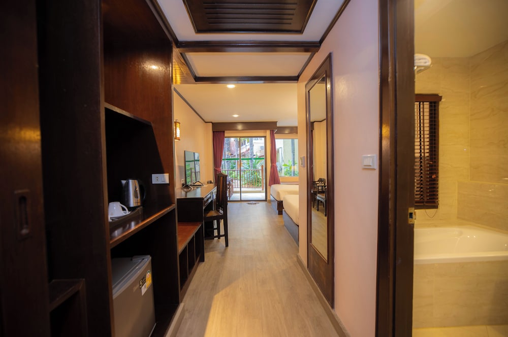 Poolside Access Twin Room with Balcony photo 3
