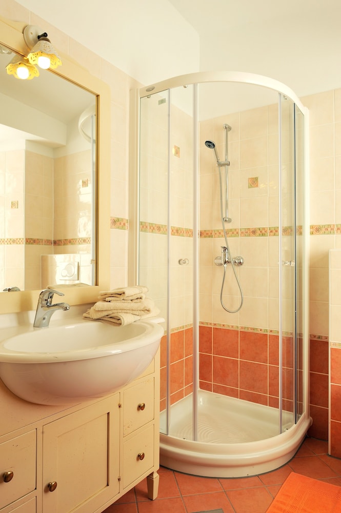 Classic Double Room - Photo 11
