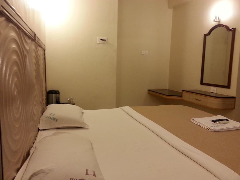 Deluxe Room, Non Smoking (Non A/c)