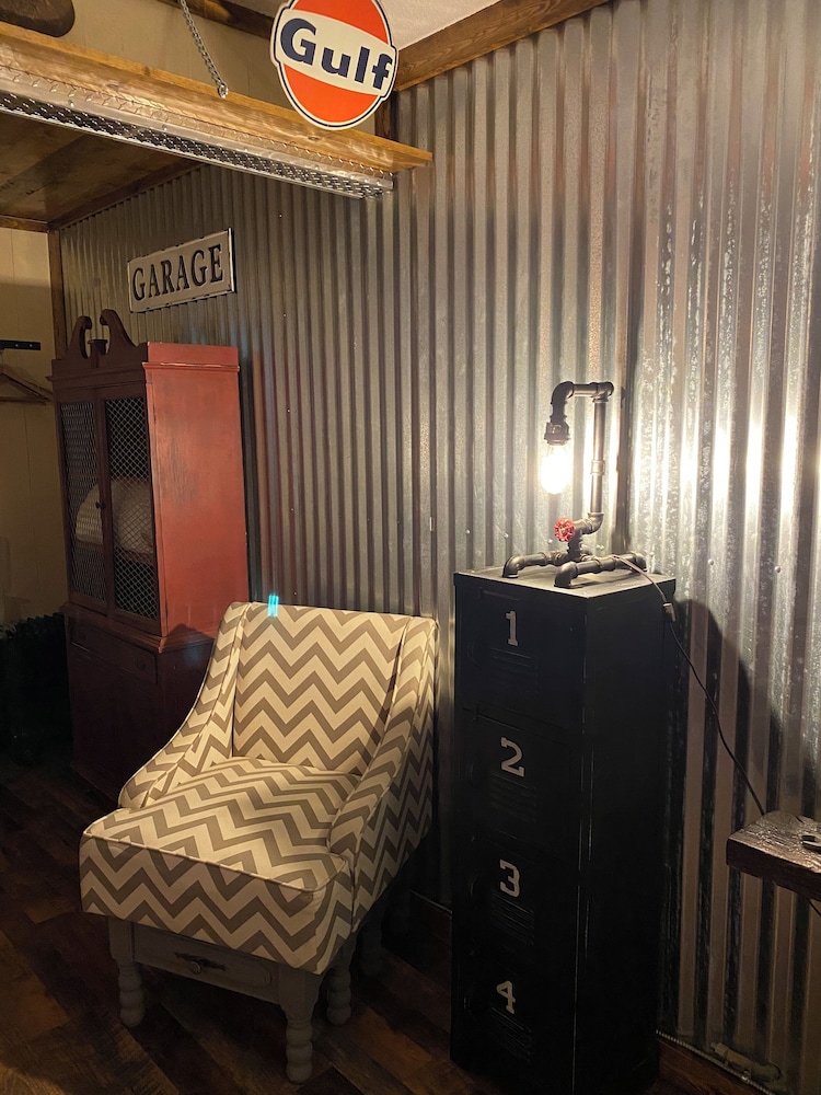 Deluxe Single Room, 2 Queen Beds, Mountain View photo 1