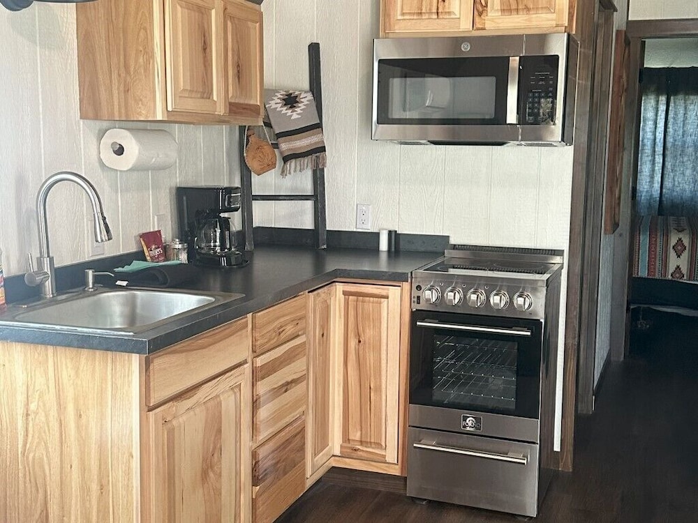 Romantic Cabin, Marina and Lake Access, Kitchenette - No Pets, photo 6