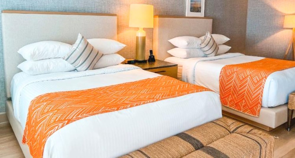 Standard Room, 2 Queen Beds, Partial Ocean View - Photo 3