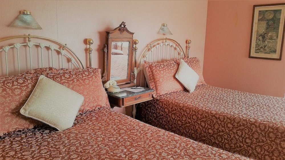 Superior Room, 2 Double Beds, Garden View, Garden Area (Luxury Garden - Two Doubles)