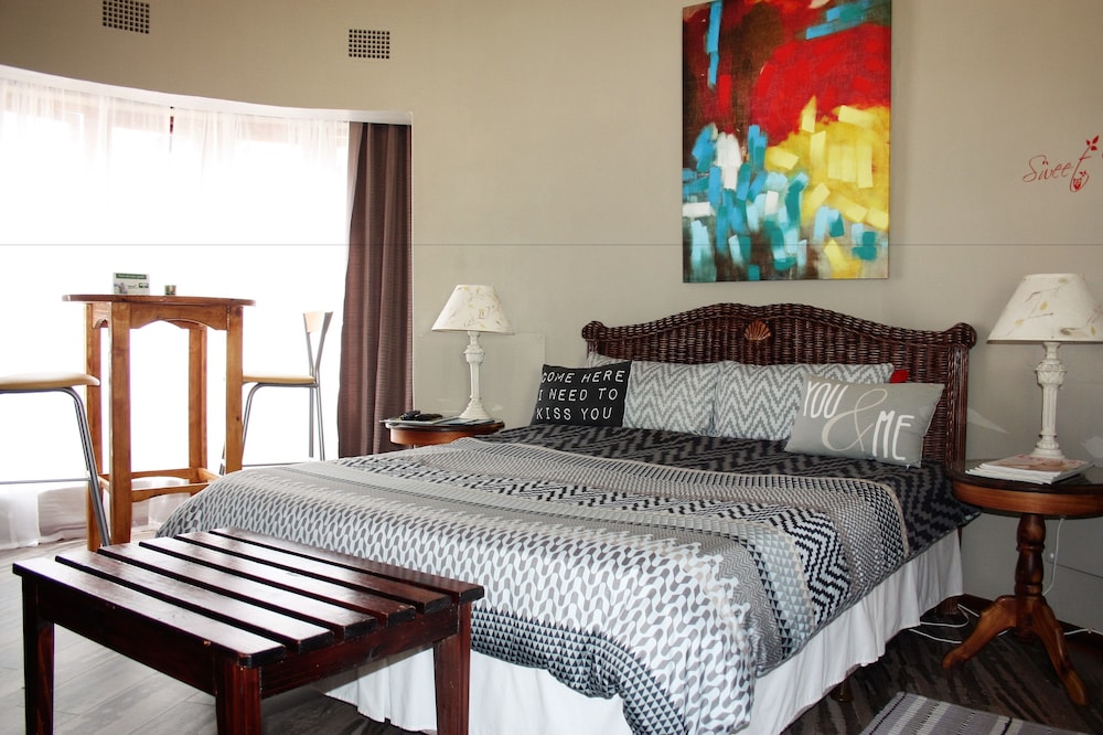 Self catering room double bed photo 1