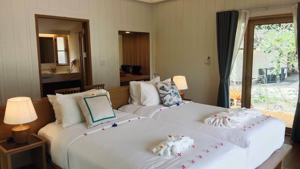 Premier Twin Room photo 2