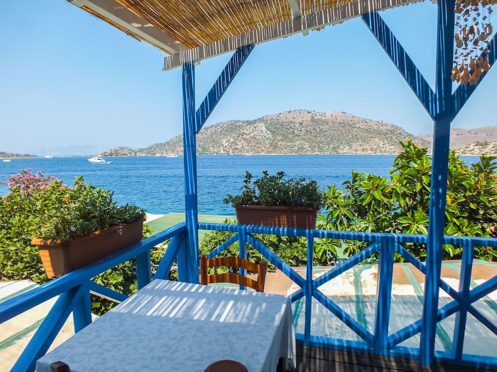 Deluxe Room, Balcony, Sea View photo 2