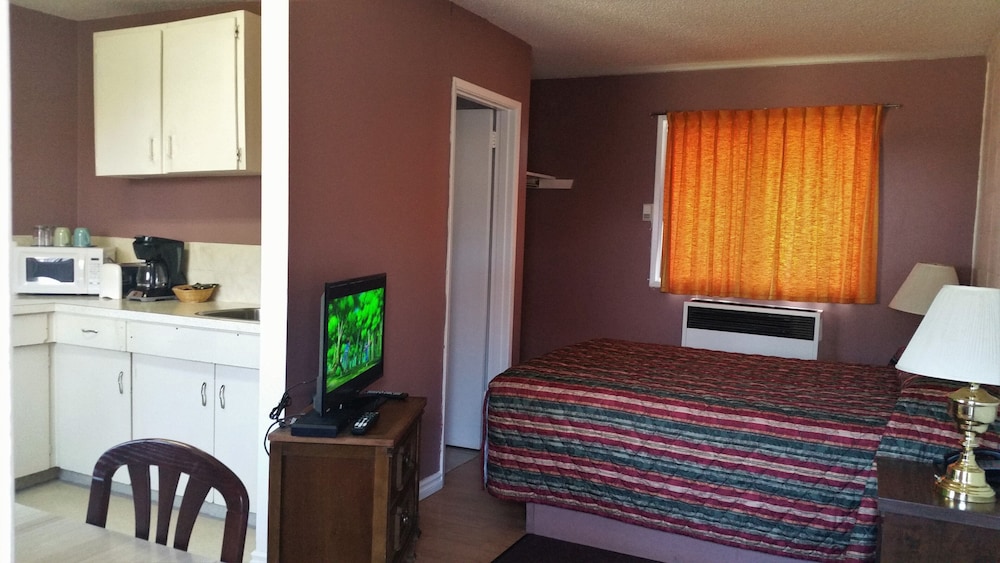 Classic Room, 1 Queen Bed, Kitchenette, City View photo 1