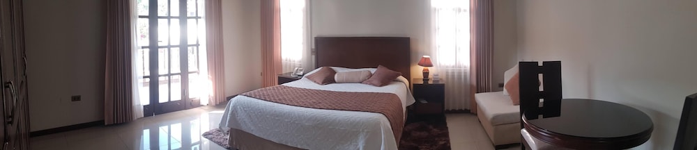 Suite, 1 Queen Bed photo 1