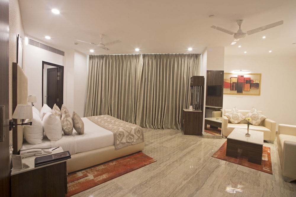 Suite - Photo 9